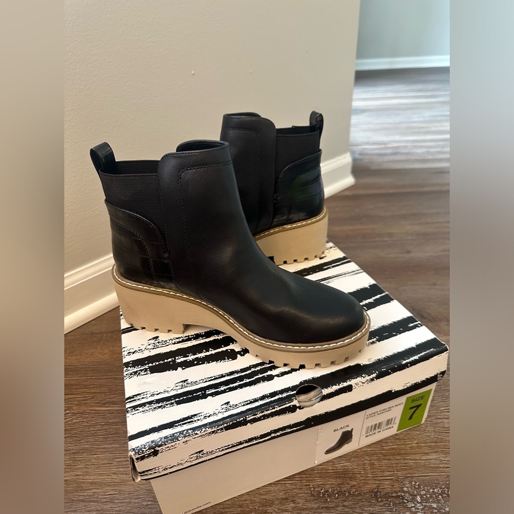 Dolce vita boot ( ladies Chelsea boot ) new with tag
